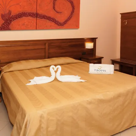 Tropis Hotel 4*