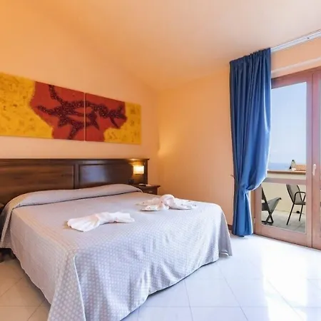 Tropis Hotel 4*