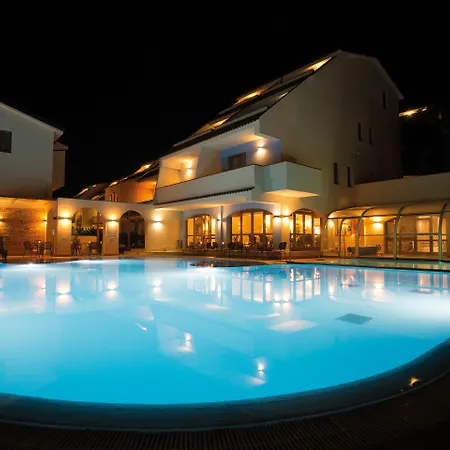 Tropis Hotel 4*