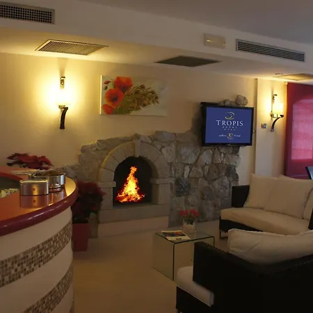 فندق Tropis 4*