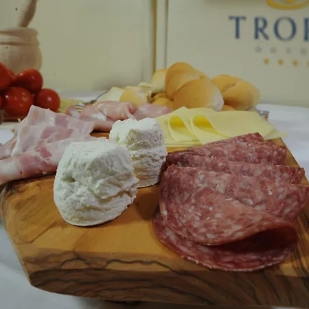 Tropis فندق تروبيا